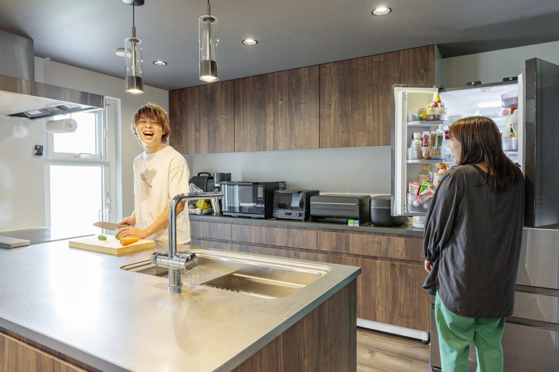トータテハウジングの施工事例　仲間が集まる時も、家族の時間も快適に楽しめる家　キッチン